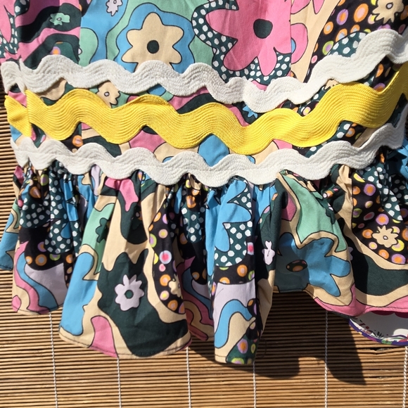 NEW Celia B Colorful Wavy Piping Top Blouse M - Picture 3 of 9